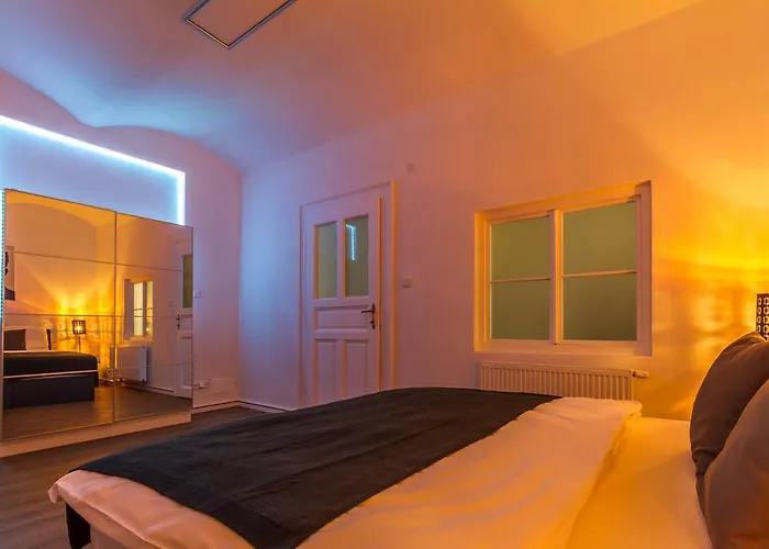 Lovely 2Bds Apartment Near Petrin Tower - P14 *
