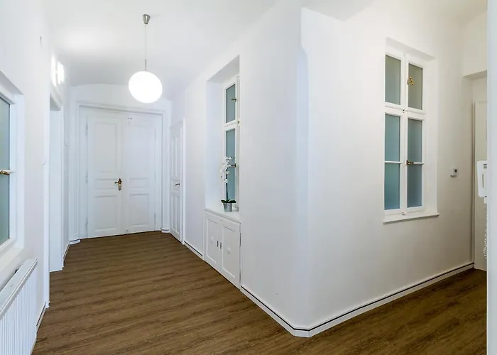 Lovely 2bds Near Petrin Tower - P14 *