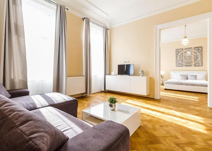 Lovely 2Bds Apartment Near Petrin Tower - P14 *