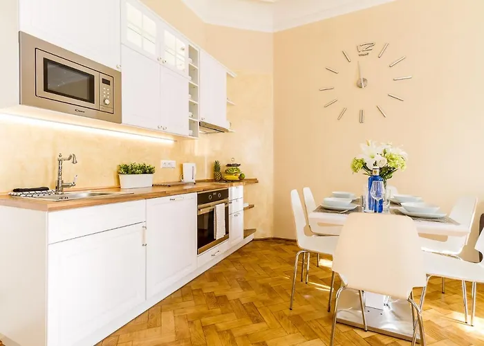 Lovely 2bds Near Petrin Tower - P14 Appartamento
