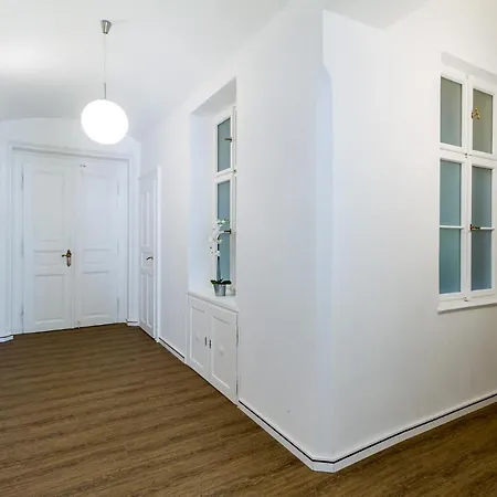 Lovely 2bds Near Petrin Tower - P14 *