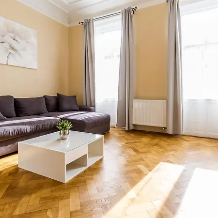 2bds In Ujezd - P14 Apartment Prag