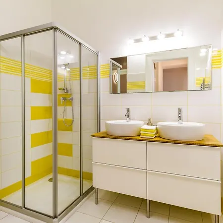 Lovely 2bds Near Petrin Tower - P14