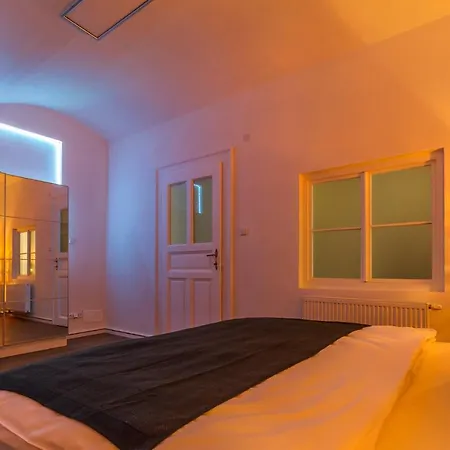 Lovely 2bds Near Petrin Tower - P14 *