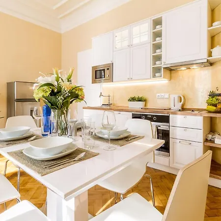 Lovely 2bds Near Petrin Tower - P14 Praga