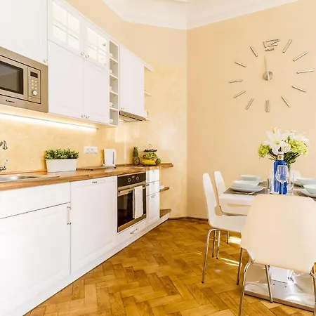 Lovely 2bds Near Petrin Tower - P14 Appartamento
