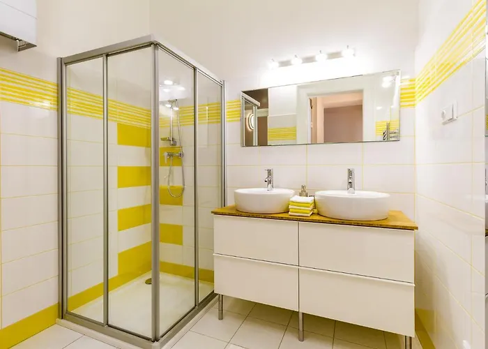 Lovely 2bds Near Petrin Tower - P14
